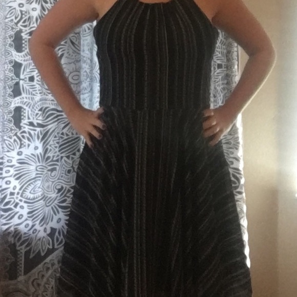 Large flowy Pixley dress. - Picture 7 of 8